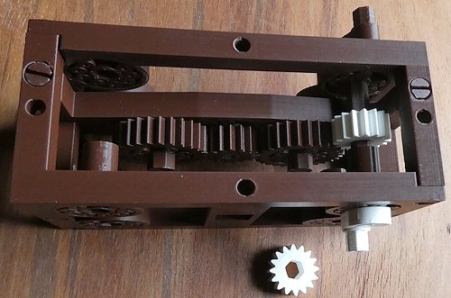 Shaft and small drive cog insertion